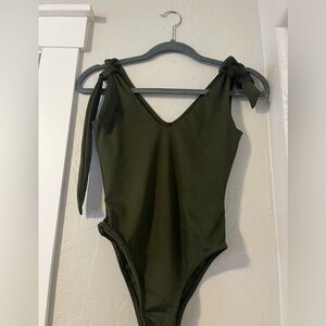 NWT olive green show Po bodysuit